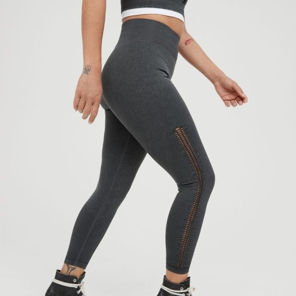 aerie OFFLINE Seamless Macrame High Waisted 7/8 Leggings - Picture 3 of 14